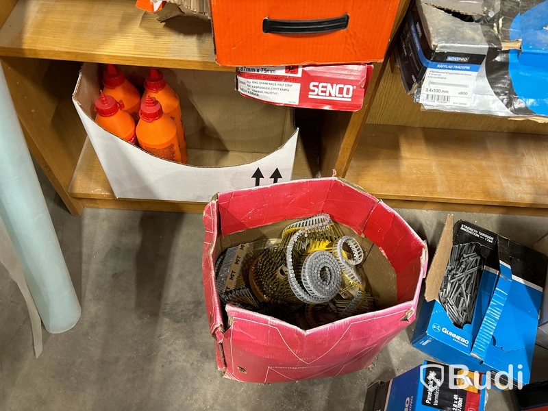 Förbrukningsmaterial, hyllor m.m.