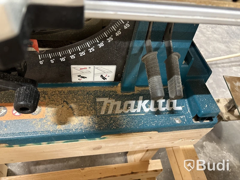 Bordssåg med dammsugare, Makita