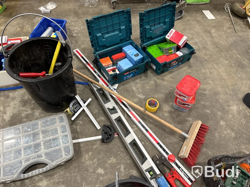 Parti med handverktyg & byggnadsmaterial m.m.