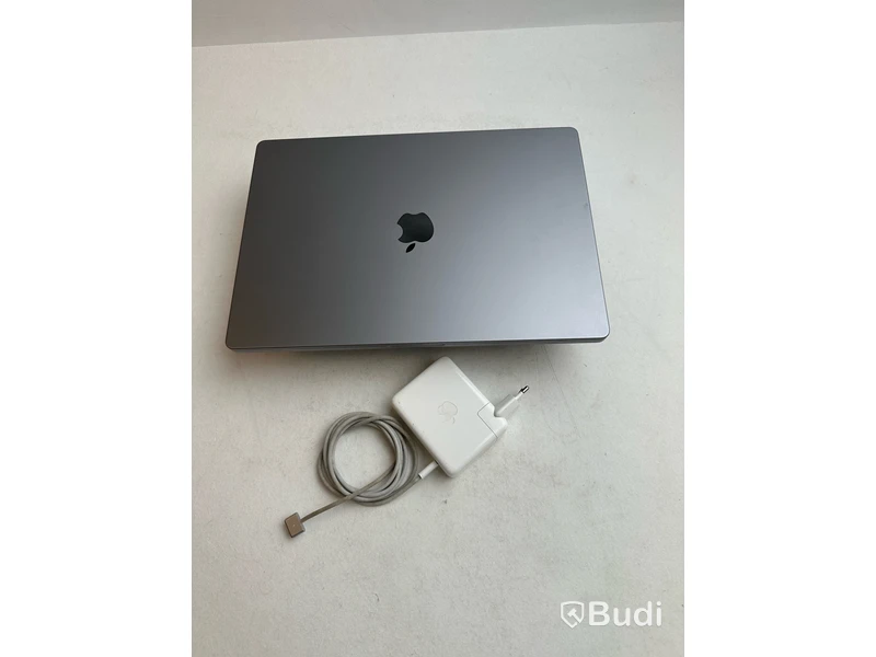 Dator Apple MacBook Pro 16 tum (2021). OBS! Repor på skärmen.