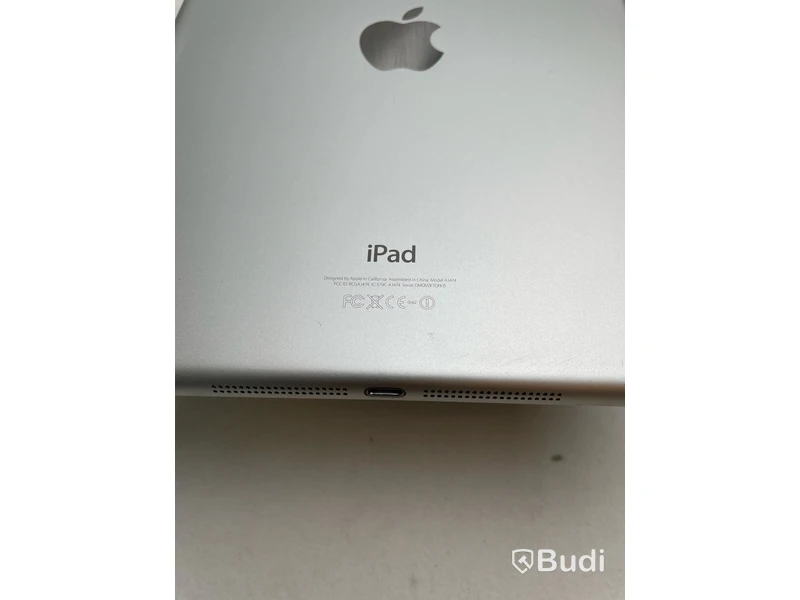 Apple iPad Air (2013).