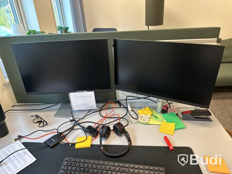 2 st. Skärmar 24 tum, datormus och tangentbord