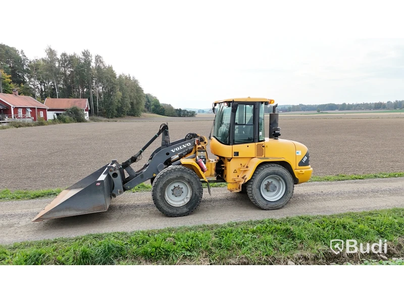 Hjullastare Volvo L45B | 6348h | 2008 | Planerskopa | Gafflar