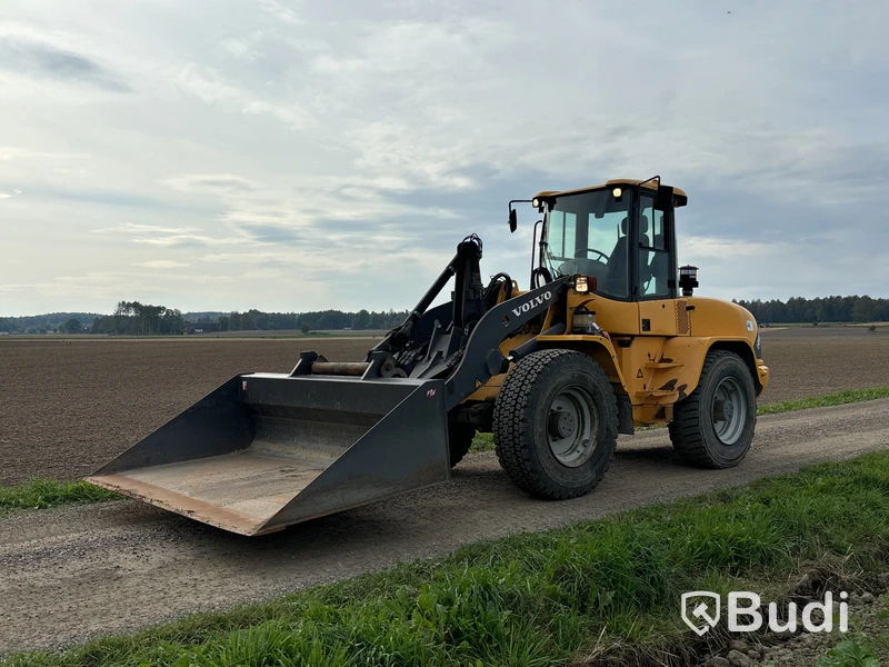 Hjullastare Volvo L45B | 6348h | 2008 | Planerskopa | Gafflar