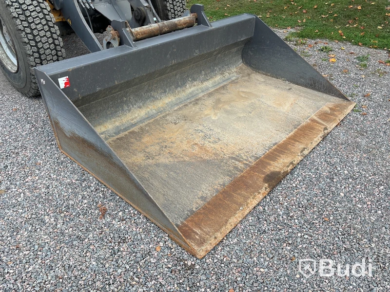 Hjullastare Volvo L45B | 6348h | 2008 | Planerskopa | Gafflar