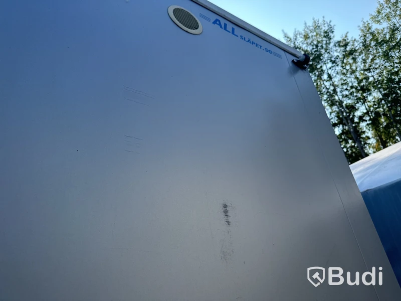 Personalvagn Vezeko 1300 kg -2018