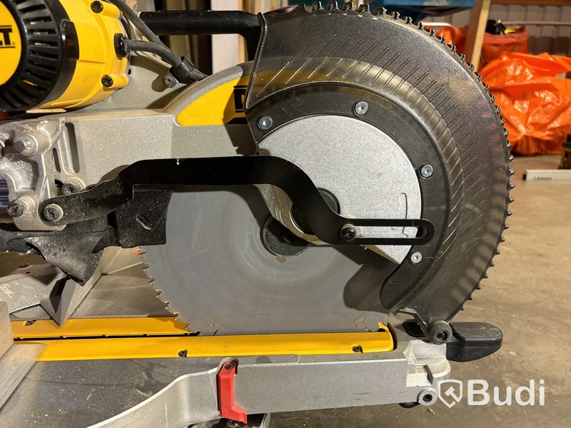 Kap- & gersåg Dewalt DWS780 med sågbänk DE7023