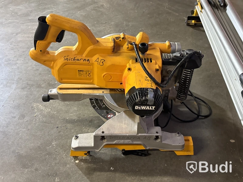 Kap- & gersåg Dewalt DWS777 med sågbänk DE7023