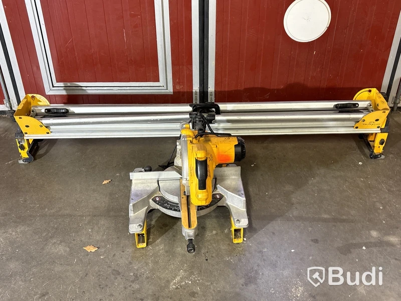 Kap- & gersåg Dewalt DWS777 med sågbänk DE7023