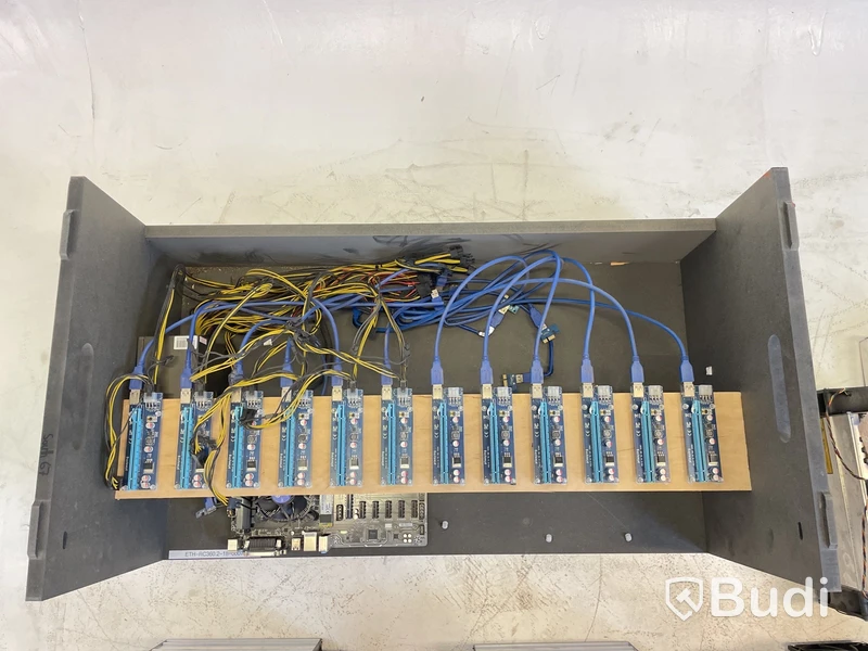 Parti med gruvmaskiner/miners för Bitcoin, Antminer T9+