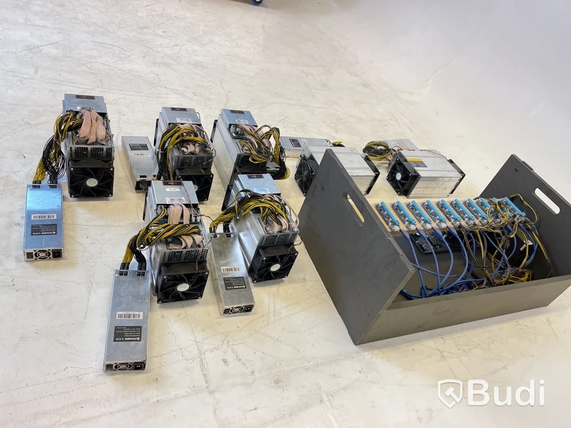 Parti med gruvmaskiner/miners för Bitcoin, Antminer T9+