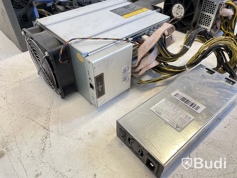 Parti med gruvmaskiner/miners för Bitcoin, Antminer T9+