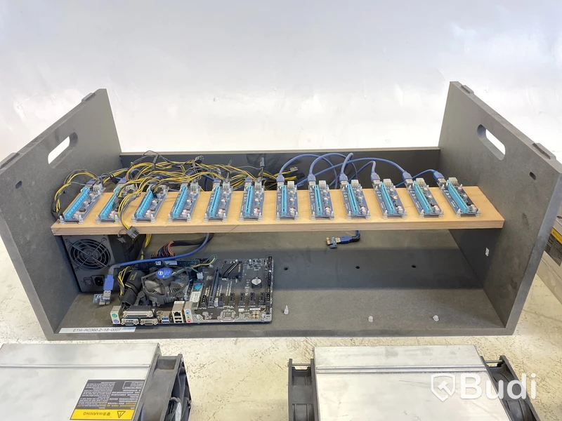 Parti med gruvmaskiner/miners för Bitcoin, Antminer T9+