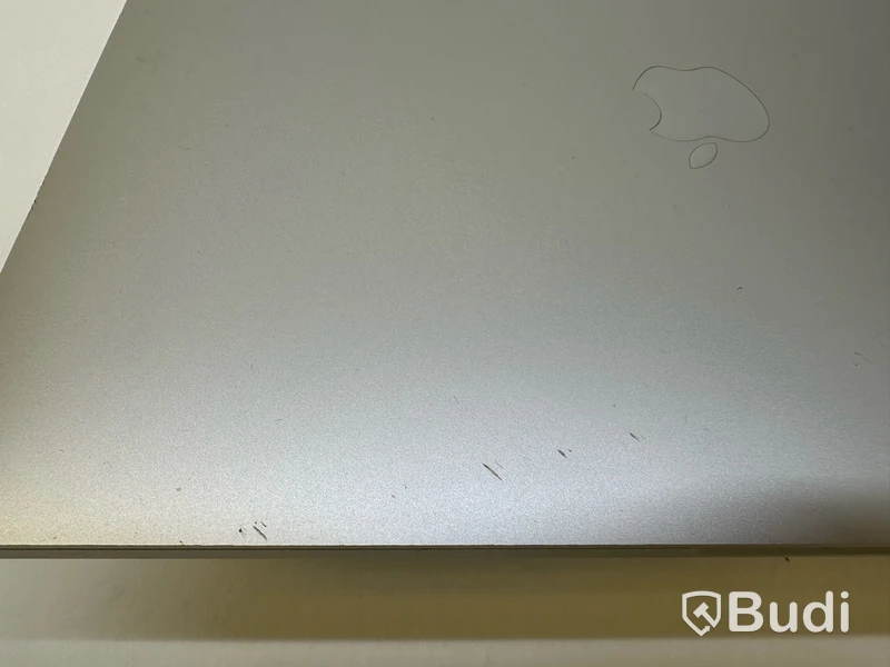 Dator Apple MacBook Pro 13 tum (2017). OBS! Kosmetiska skador.