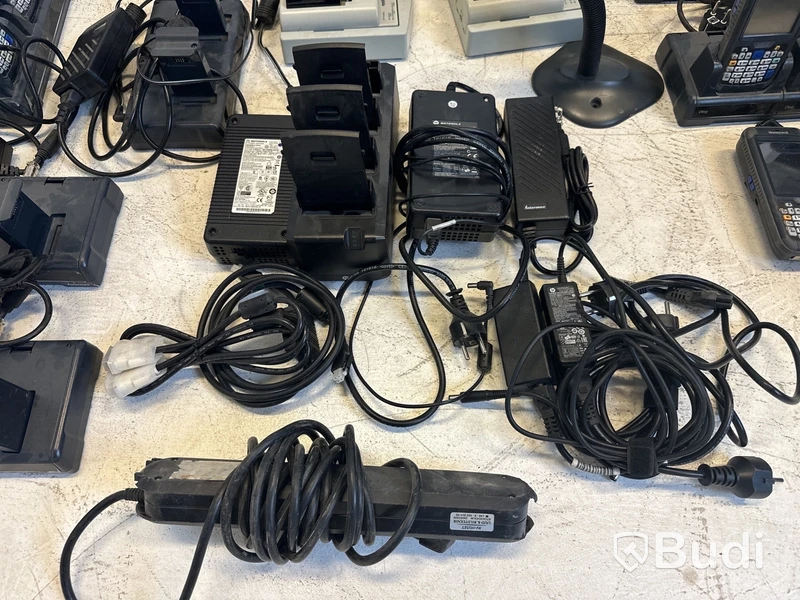 Parti med Handdatorer Honeywell och Intermec olika sorter. Samt Motorola laddare inklusive 3 st. batterier.