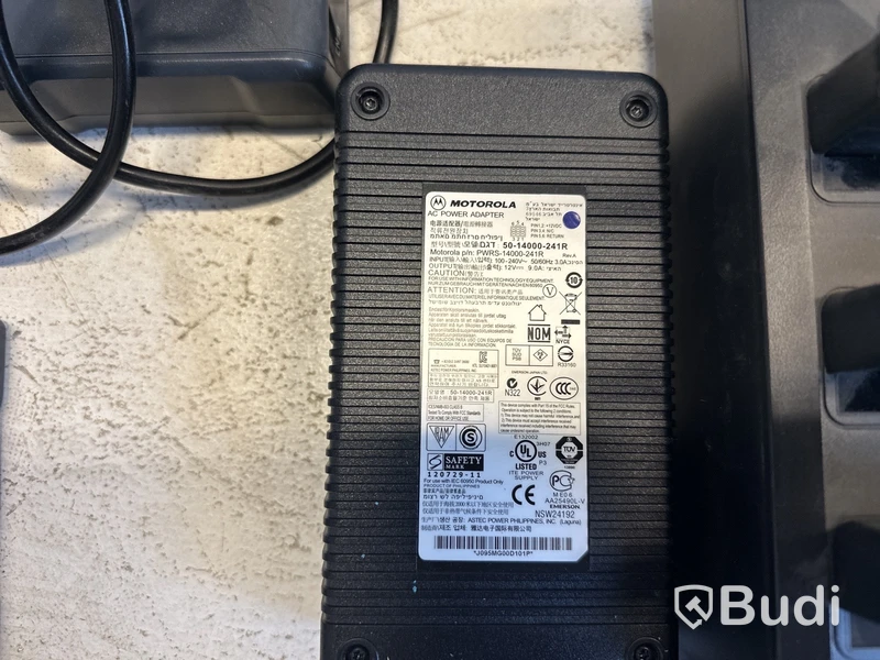 Parti med Handdatorer Honeywell och Intermec olika sorter. Samt Motorola laddare inklusive 3 st. batterier.