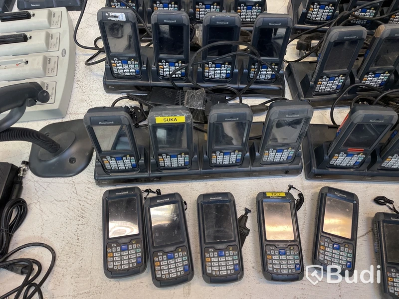 Parti med Handdatorer Honeywell och Intermec olika sorter. Samt Motorola laddare inklusive 3 st. batterier.