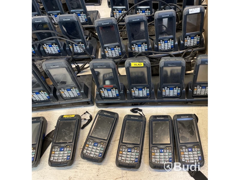 Parti med Handdatorer Honeywell och Intermec olika sorter. Samt Motorola laddare inklusive 3 st. batterier.