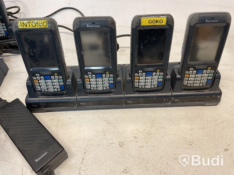 Parti med Handdatorer Honeywell och Intermec olika sorter. Samt Motorola laddare inklusive 3 st. batterier.
