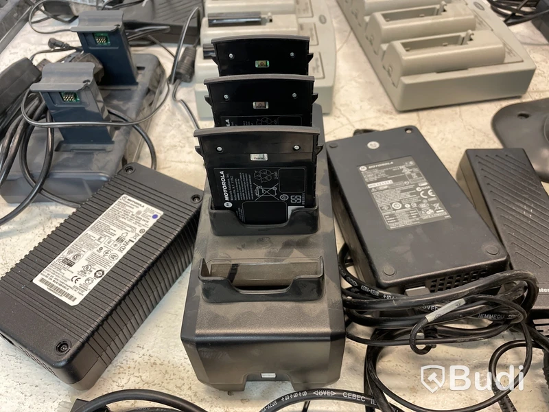 Parti med Handdatorer Honeywell och Intermec olika sorter. Samt Motorola laddare inklusive 3 st. batterier.