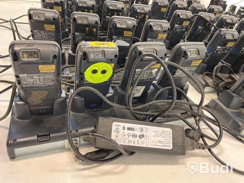 Parti med Handdatorer Honeywell och Intermec olika sorter. Samt Motorola laddare inklusive 3 st. batterier.