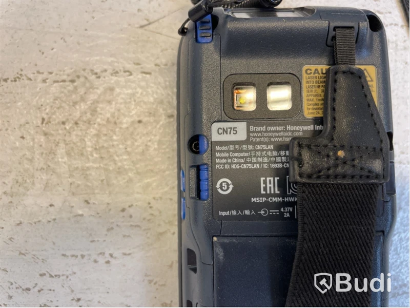 Parti med Handdatorer Honeywell och Intermec olika sorter. Samt Motorola laddare inklusive 3 st. batterier.