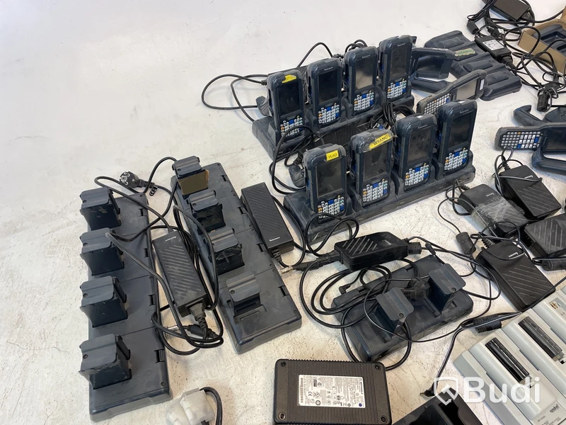 Parti med Handdatorer Honeywell och Intermec olika sorter. Samt Motorola laddare inklusive 3 st. batterier.