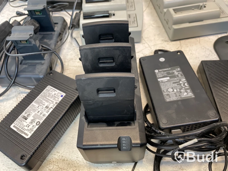 Parti med Handdatorer Honeywell och Intermec olika sorter. Samt Motorola laddare inklusive 3 st. batterier.