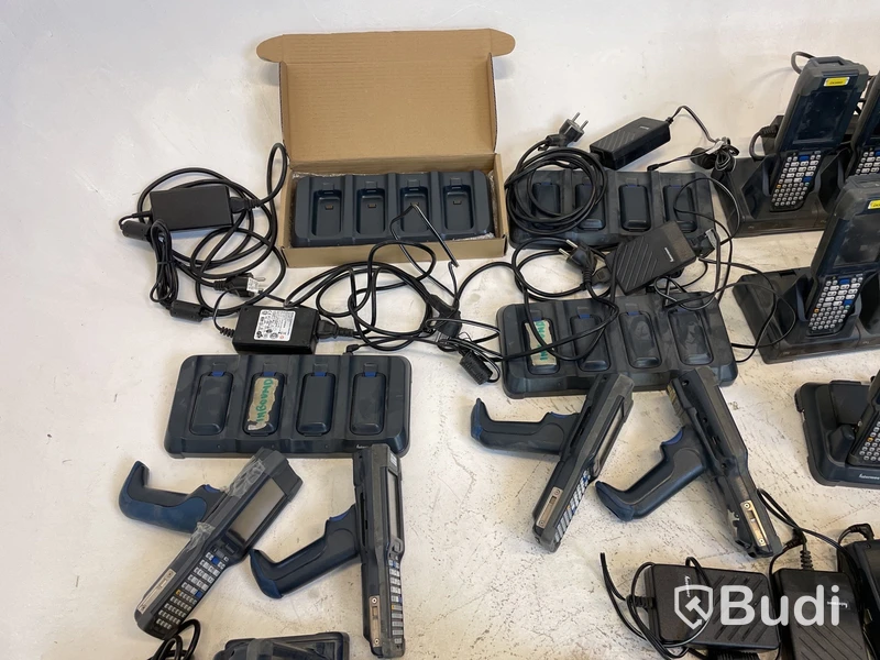 Parti med Handdatorer Honeywell och Intermec olika sorter. Samt Motorola laddare inklusive 3 st. batterier.