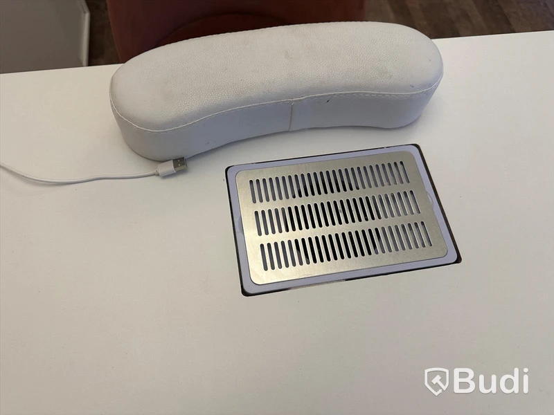 Nagelbehandlingsbord med LED-belysning, fläkt, 1st stolar