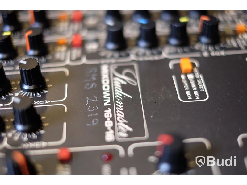 Studiomaster analogt mixerbord