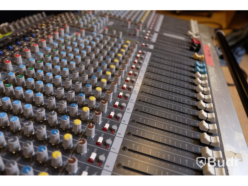 Allen & Heath PA 28