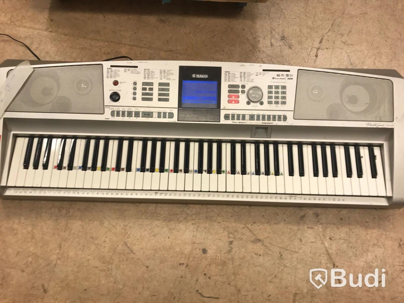 Yamaha DGX-305