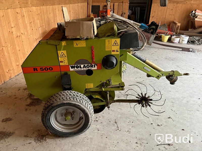 Småbalspress med inplastare Wolagri R500
