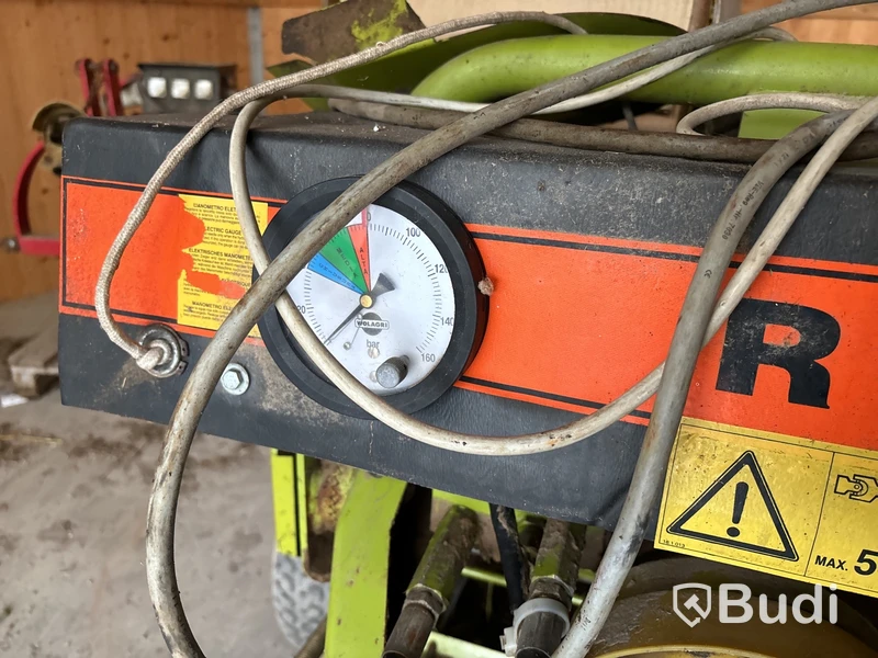 Småbalspress med inplastare Wolagri R500