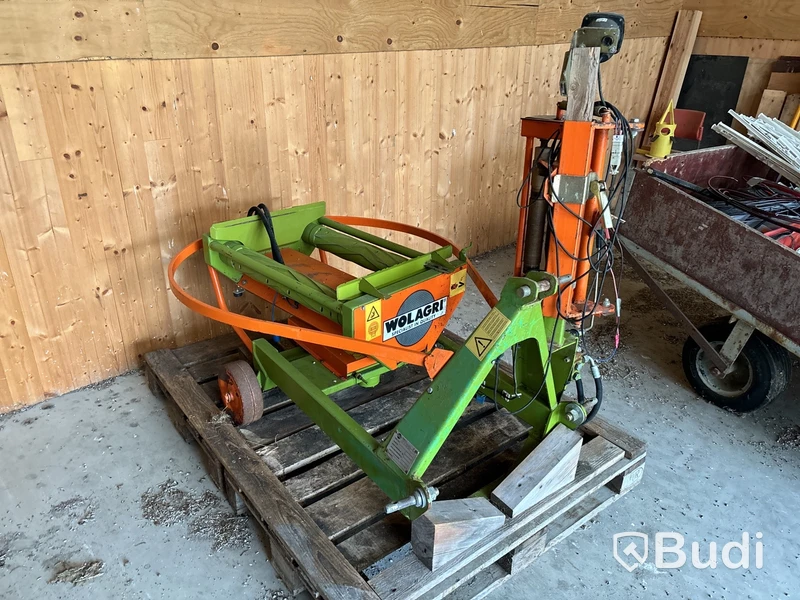 Småbalspress med inplastare Wolagri R500