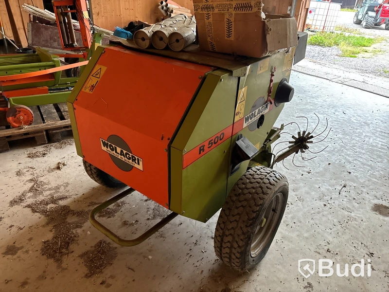 Småbalspress med inplastare Wolagri R500