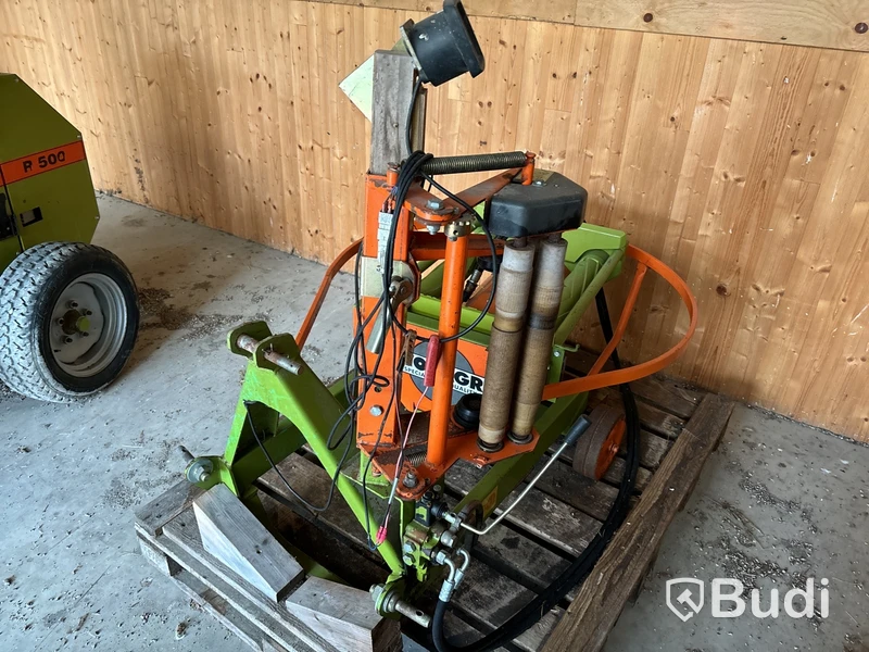 Småbalspress med inplastare Wolagri R500