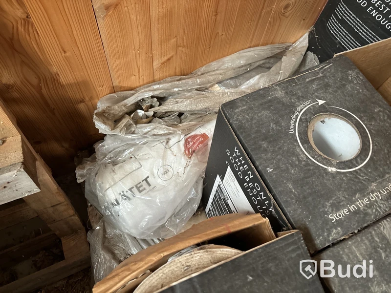 Småbalspress med inplastare Wolagri R500