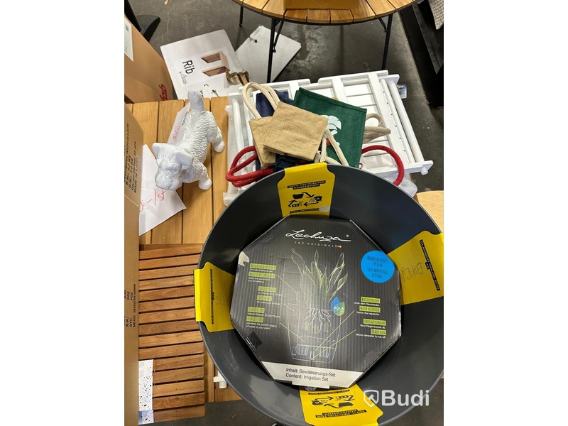 Parti med diverse led-ljus och andra inredningsdetaljer - Deluxe