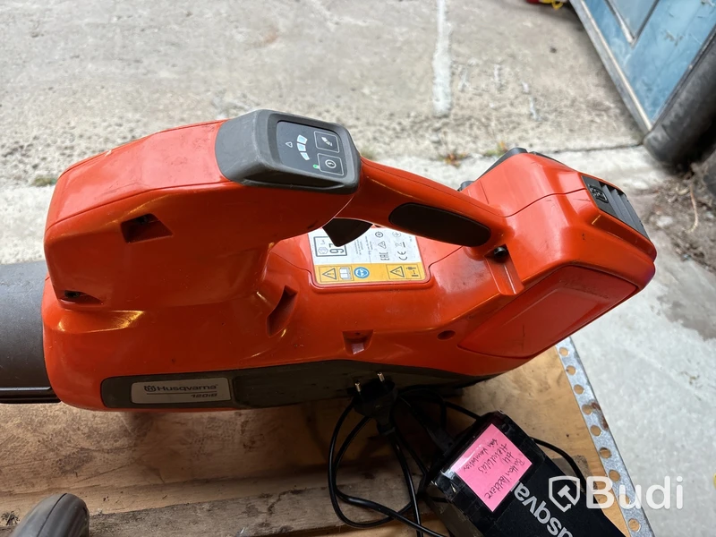 Häcksax & lövblås, Husqvarna, batteridrivna.