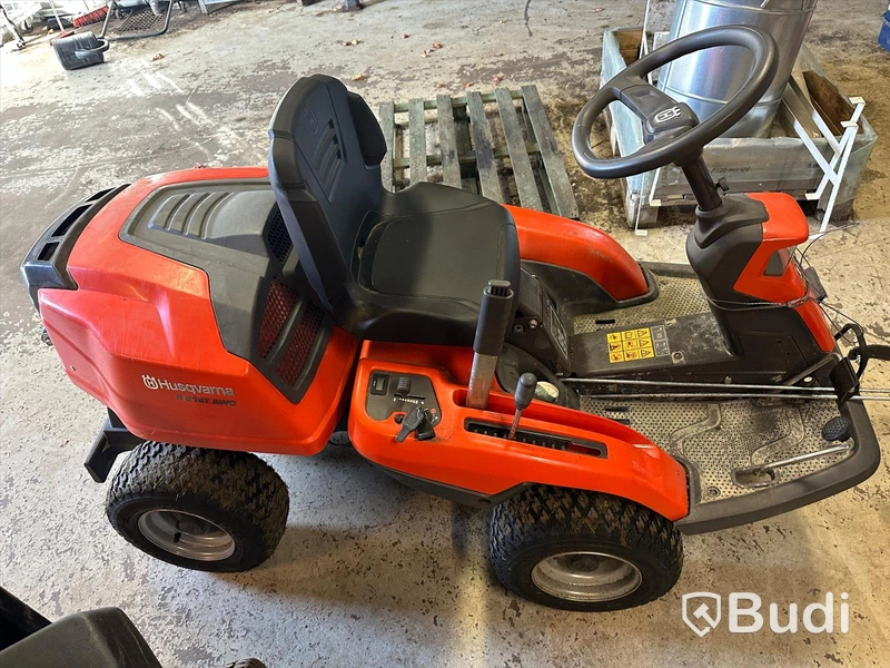 Åkgräsklippare - Husqvarna R 216T AWD