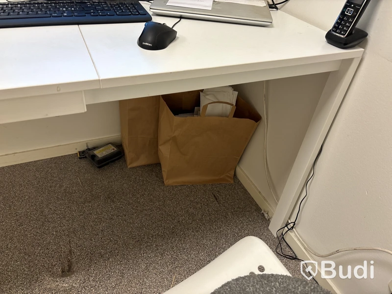Matbord med 6 st stolar, lamineringsmaskin m.m.