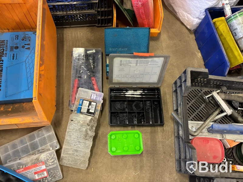 Förbrukningsmaterial,verktyg, laddare m.m. Stort parti.