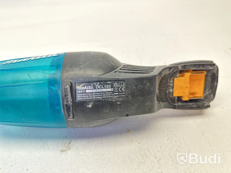 2 st. Verktyg Makita, Cirkelsåg och dammsugare, inklusive 1 st. batteri.