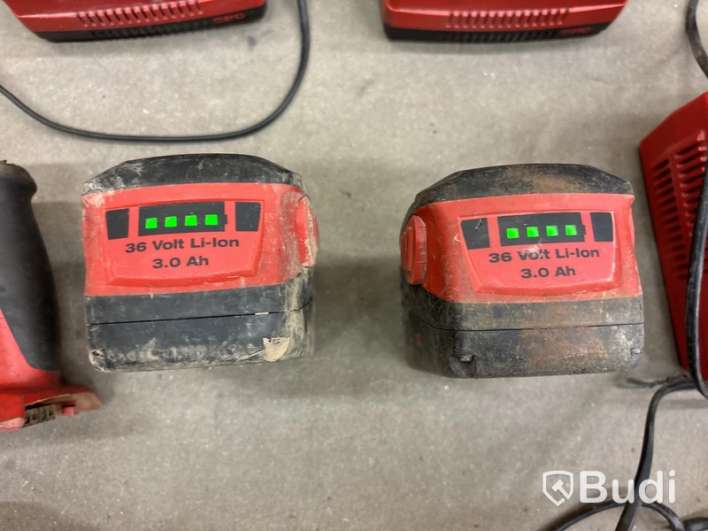 13 st blandade Hilti maskiner