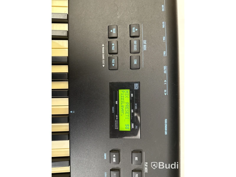 Keyboard - Alesis QS8