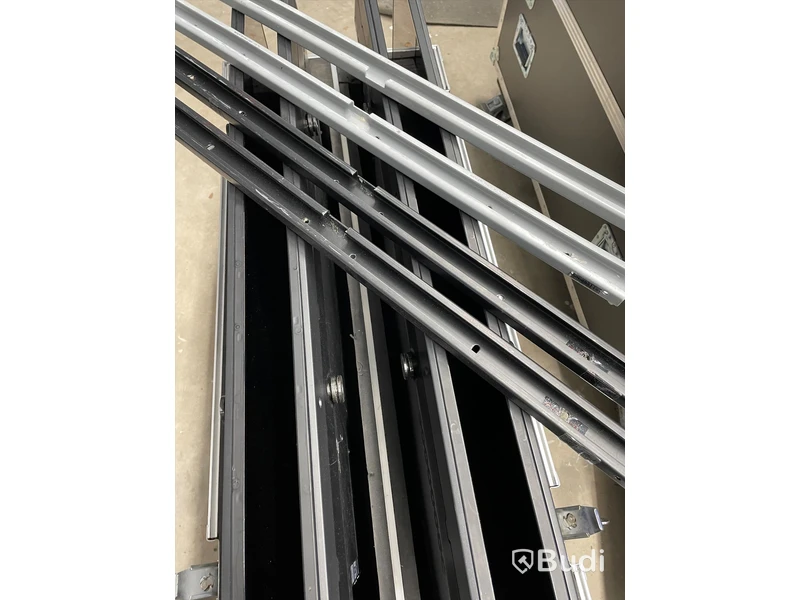 4 st 46” Slim LED Skärm Samsung pro med case