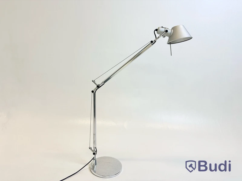 Skrivbordslampa Artemide, Tolomeo