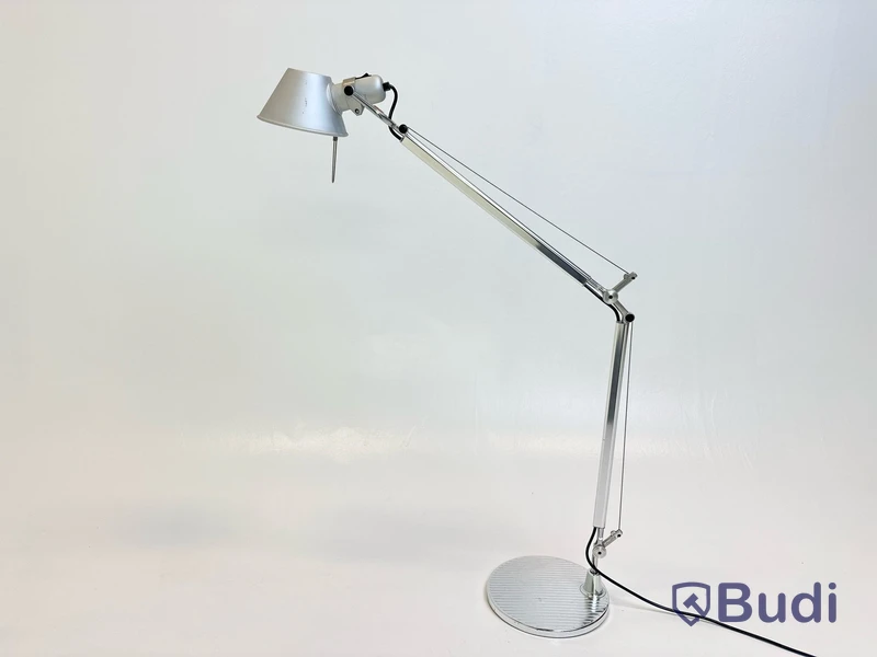 Skrivbordslampa Artemide, Tolomeo